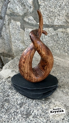 Felipe. Escultura en madera de zebrano.