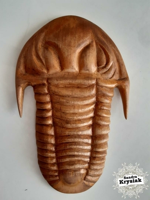 Fernando González. Escultura en madera de cedro de trilobites.