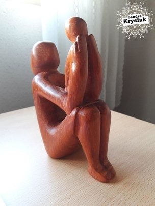 Adelaida. Escultura tallada en palo rojo. 2018