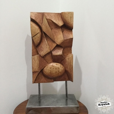 María Jesús. Escultura en madera de tilo. Tallada en ambos lados.