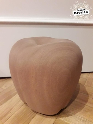 Lucía. Manzana en cedro tropical. En proceso. 2018