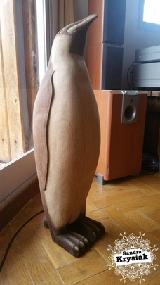 María Ángeles. Pingúino en madera de cerrejeira. En proceso. 2018