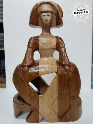 J.A. Sanchez. Menina tallada en Haya. 2017