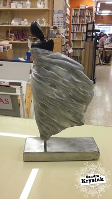 Adelaida. Escultura tallada y policromada en madera de Sicomoro.