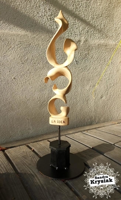 JAMS. La idea. Talla en 1 sola pieza de tilo. Base de acero. 2019