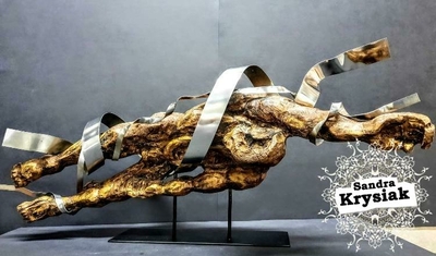 Sergio. Escultura de nadador. Madera de olivo y metal.